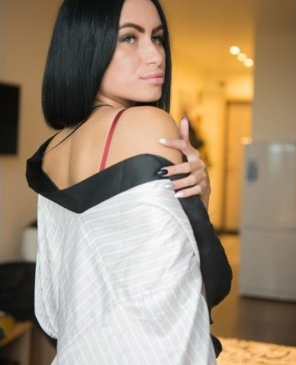 Милана, 25